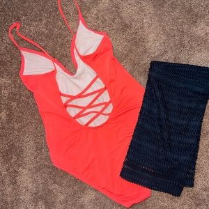 Deep V Strappy Back One Piece Pre Owned swimsuit Size Small